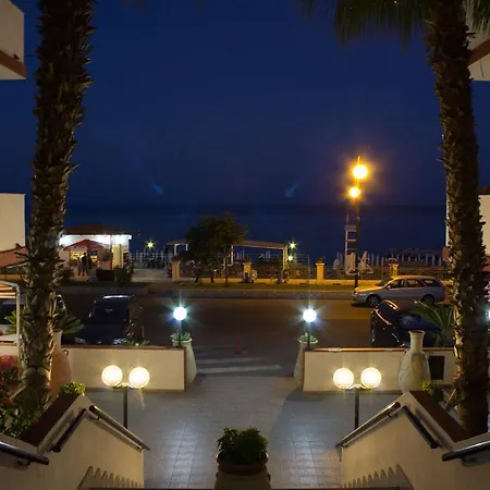 Ξενοδοχείο Miramare 3*